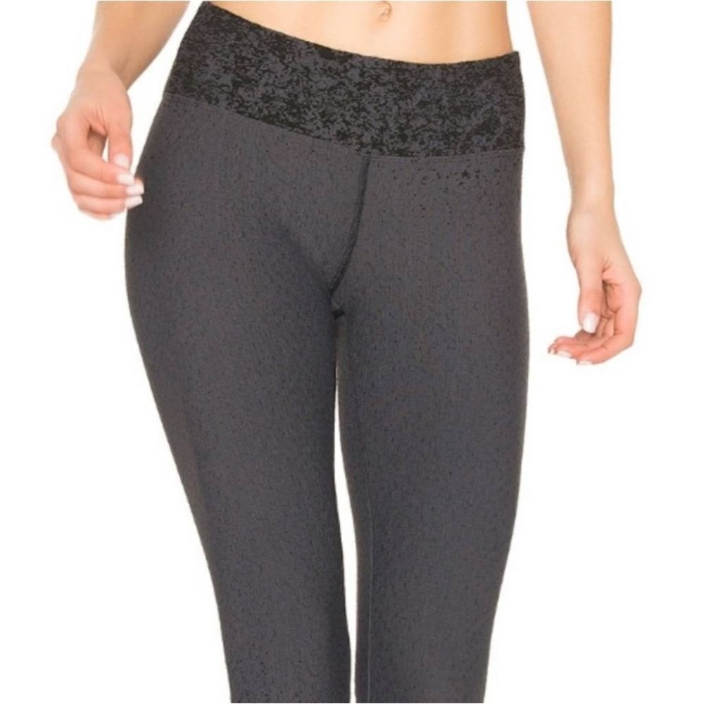 KORAL black gray pixelate mid-rise speckled athletic leggings in gunmetal